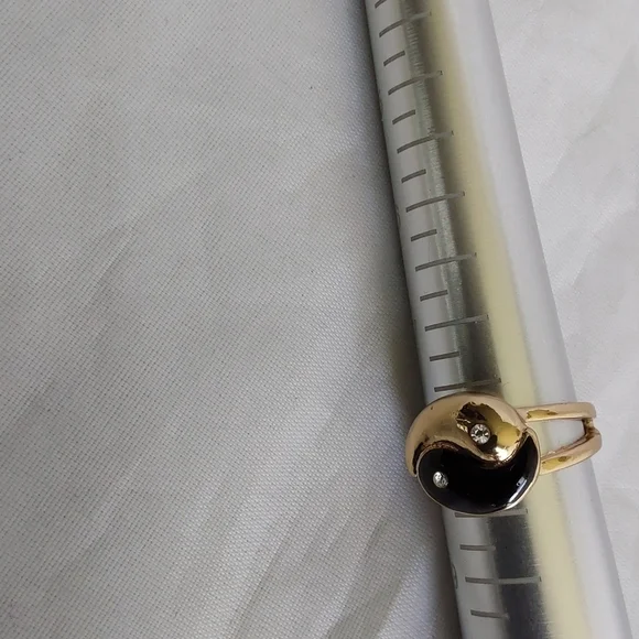 WOMEN'S SIZE 8 YIN YANG RING - Picture 4 of 5